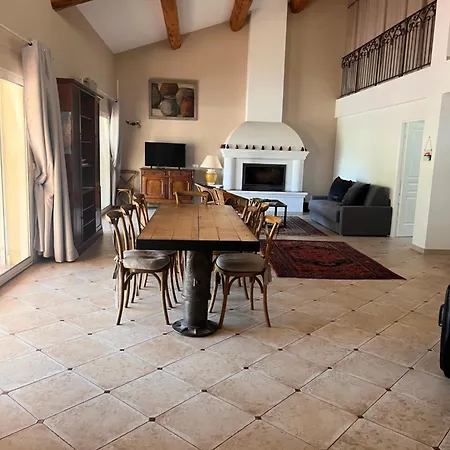 Domaine De La Font Des Pères 3* Le Beausset